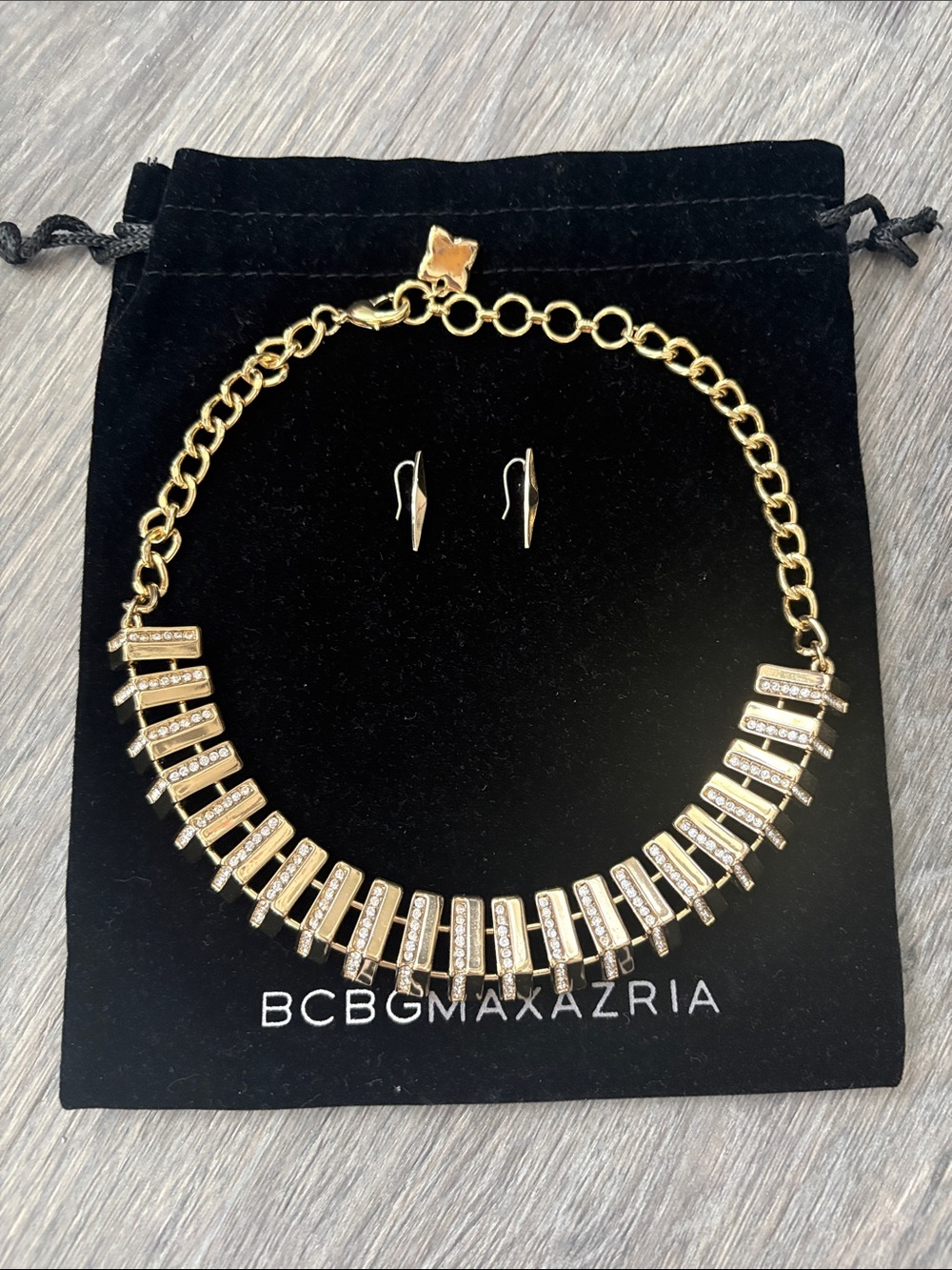 BCBGMaxAzria Gold Tapered Bar Crystal Necklace with Matching Hooks